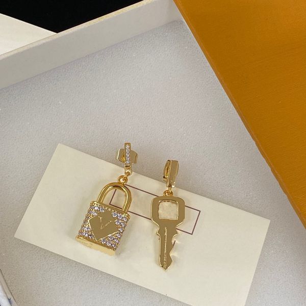 2021 fashion studs stainless steel earrings key lock design hip hop drop gold plated for women party wedding hoop earring wholesale, Golden;silver
2021 fashion studs stainless steel earrings key lock design hip hop drop gold plated for women party wedding hoop earring wholesale, Golden;silver