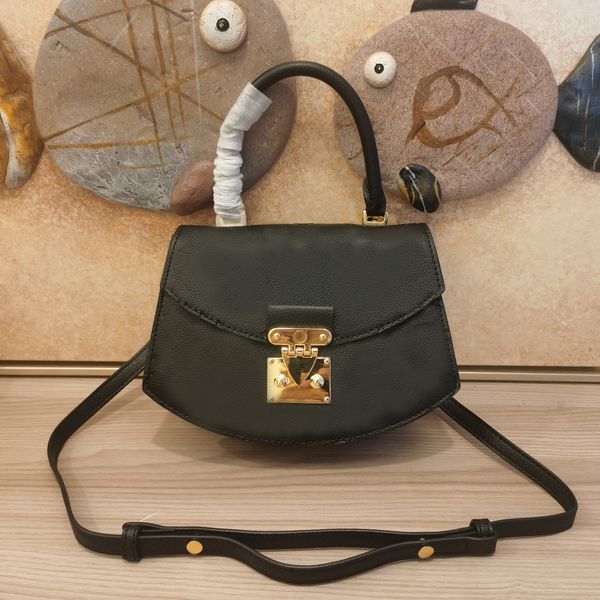 7a fashion designer bag leather classic patchwork color of the old flower tote unique scalloped womens shoulder handbag
7a fashion designer bag leather classic patchwork color of the old flower tote unique scalloped womens shoulder handbag