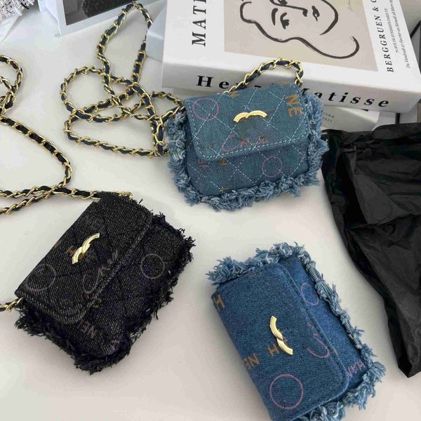 2022 new graffiti cowboy tassel bag zero wallet red mini mouth chain crossbody girl
2022 new graffiti cowboy tassel bag zero wallet red mini mouth chain crossbody girl