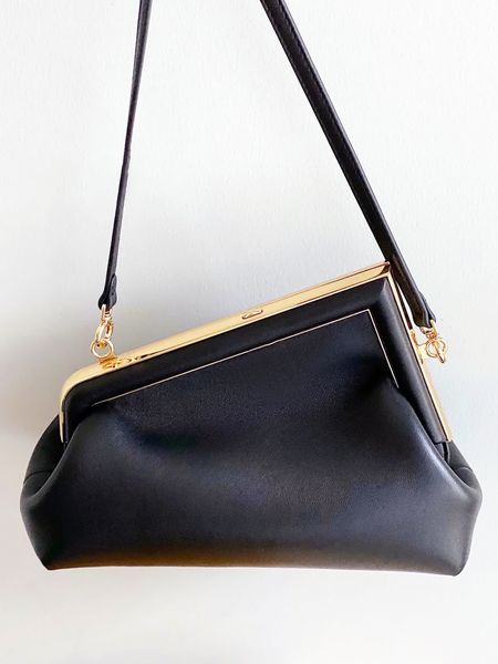 luxurys designers fend first shoulder bag crossbody genuine leather classic silver cosmetic large handbags women's men famous tote meta
luxurys designers fend first shoulder bag crossbody genuine leather classic silver cosmetic large handbags women's men famous tote meta