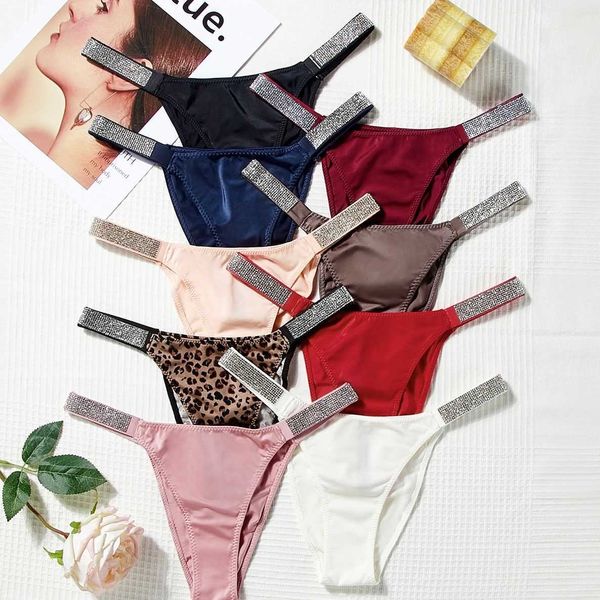 22ss wm bra letter underwear comfort brief push up panty 2 piece sets lingerie set bikinis seamless soft breathable for women bras, Red;black
22ss wm bra letter underwear comfort brief push up panty 2 piece sets lingerie set bikinis seamless soft breathable for women bras, Red;black