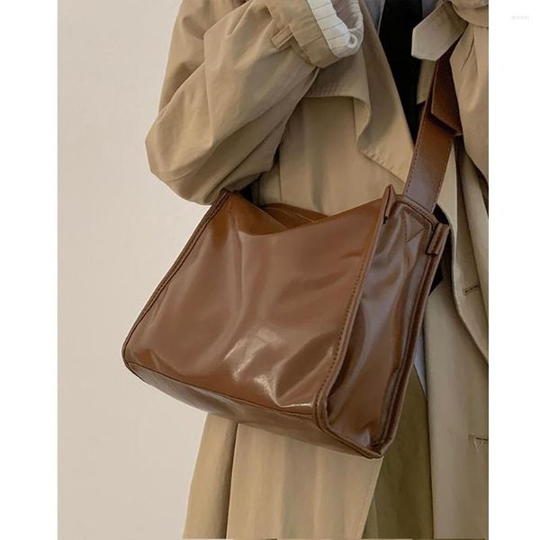 shoulder bags fashion women crossbody bag korean style college student retro pu leather messenger classical large capacity
shoulder bags fashion women crossbody bag korean style college student retro pu leather messenger classical large capacity