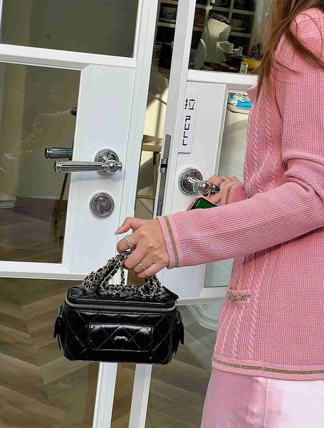 22k new small fragrance rhombus oil wax leather handle pocket long box bag chain one shoulder crossbody
22k new small fragrance rhombus oil wax leather handle pocket long box bag chain one shoulder crossbody