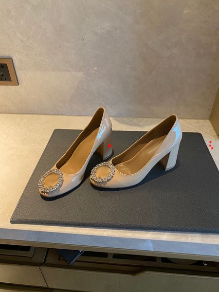 2023 good fashion women luxurys designers shoes designer sandals womens luxury high heels sandal dress shoess with box size 35-41 -m025, Black
2023 good fashion women luxurys designers shoes designer sandals womens luxury high heels sandal dress shoess with box size 35-41 -m025, Black