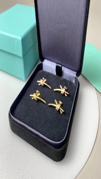 luxury designer charm earrings butterfly bow knot charm v gold plated ed crystal stud for women fashion jewelry6783838, Golden
luxury designer charm earrings butterfly bow knot charm v gold plated ed crystal stud for women fashion jewelry6783838, Golden
