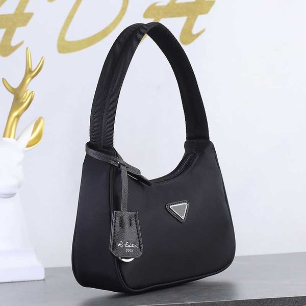designer bag mini borsa in re nylon re edition 2000 luxury brand classic style fashion women's handbag iconic enamel metal triangle log
designer bag mini borsa in re nylon re edition 2000 luxury brand classic style fashion women's handbag iconic enamel metal triangle log