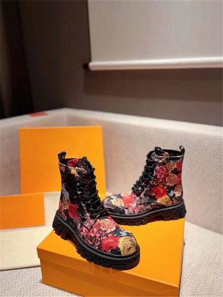 designer luxury territory ankle comfort boot black combat boots leather booties with original box
designer luxury territory ankle comfort boot black combat boots leather booties with original box