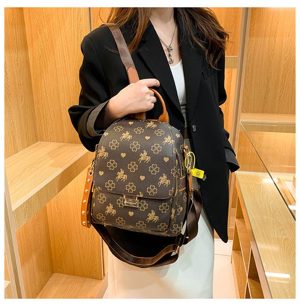 soft leather large-capacity backpack new luxury fashion backpack simple travel schoolbag for women bag bolsas
soft leather large-capacity backpack new luxury fashion backpack simple travel schoolbag for women bag bolsas