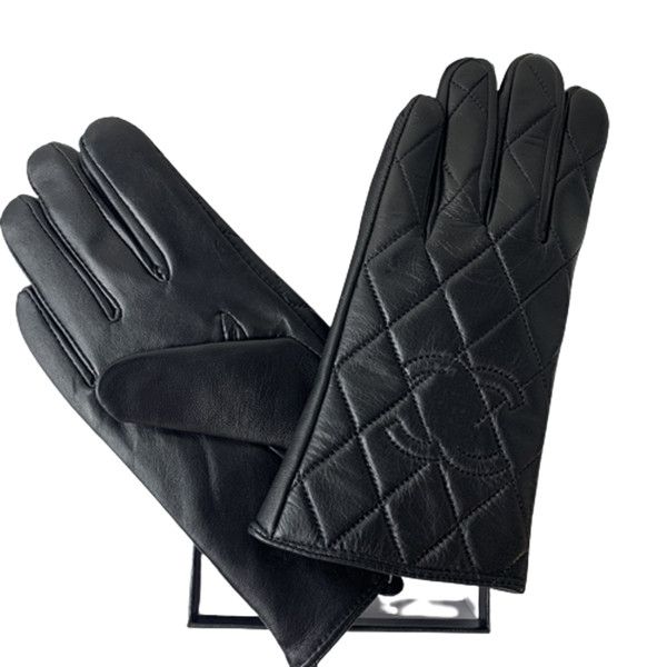 2023 womens leather gloves designer sheepskin fur integrated cycling warm fingertip gloves, Blue;gray
2023 womens leather gloves designer sheepskin fur integrated cycling warm fingertip gloves, Blue;gray