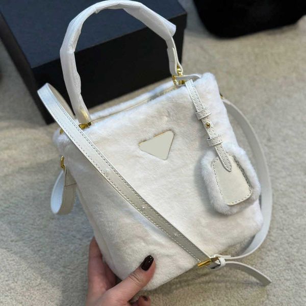 designer bags shoulder bag women luxurys handbags plush tote bags crossbody evening clutch crystal embellished diamond bucket 221210
designer bags shoulder bag women luxurys handbags plush tote bags crossbody evening clutch crystal embellished diamond bucket 221210