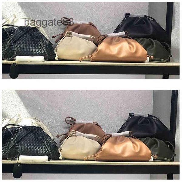classic lady bottegas fashion desiner handbags ladies venetas bags 's cloud wrinkled leather bag soft skin dumpling mini messenger banq
classic lady bottegas fashion desiner handbags ladies venetas bags 's cloud wrinkled leather bag soft skin dumpling mini messenger banq