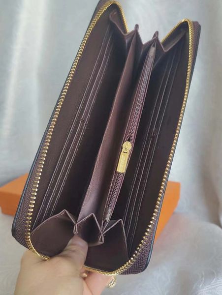 new women long style wallets female fashion casual zero brazza purse lady popular phone bag with box and dust bag suitable for all kinds of, Red;black
new women long style wallets female fashion casual zero brazza purse lady popular phone bag with box and dust bag suitable for all kinds of, Red;black