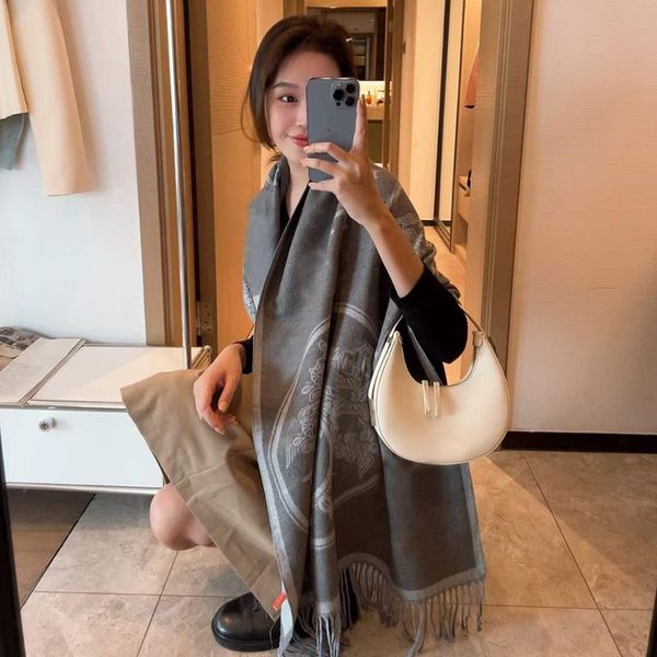 2022 luxury letter print cashmere h scarf winter women warm blanket shawls wraps pashmina brand blanket female thick bufanda, Blue;gray
2022 luxury letter print cashmere h scarf winter women warm blanket shawls wraps pashmina brand blanket female thick bufanda, Blue;gray