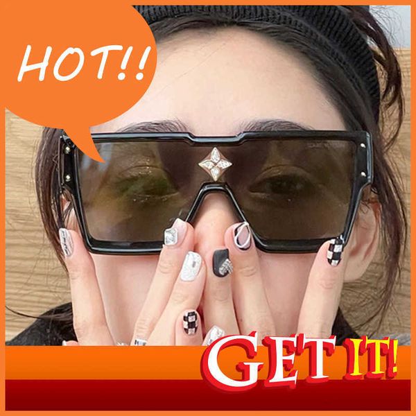 brand sunglasses retail 2022 fashion bag flower rice nail sunglass personalized diamond inlaid conjoined glass ti-de large frame square suns, White;black
brand sunglasses retail 2022 fashion bag flower rice nail sunglass personalized diamond inlaid conjoined glass ti-de large frame square suns, White;black