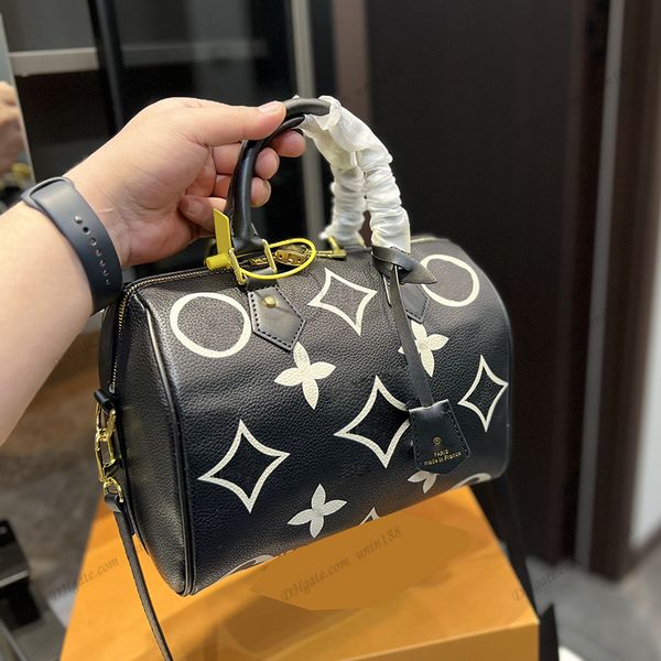 22fw upscale bag womens totes keepall bags handbag luxurys designers shouder crossbody bag leather pillow travel handbags for women 25cm wit
22fw upscale bag womens totes keepall bags handbag luxurys designers shouder crossbody bag leather pillow travel handbags for women 25cm wit