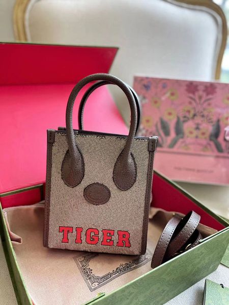 7a designer mini tote bag handbag canvas shoulder bag women shop bags open crossbody bags handle classic lettered printing genuine leather r
7a designer mini tote bag handbag canvas shoulder bag women shop bags open crossbody bags handle classic lettered printing genuine leather r