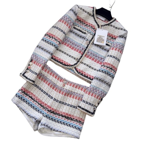 the latest autumn and winter festival atmosphere contrast color binding decoration short coat knitting shorts knitting suit, White
the latest autumn and winter festival atmosphere contrast color binding decoration short coat knitting shorts knitting suit, White