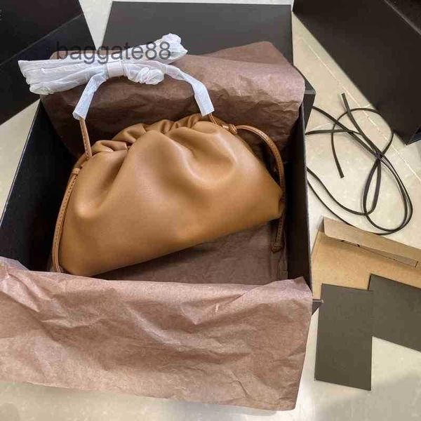 lady fashion classic bottegas desiner handbags ladies venetas bags light bags cloud leather women's underarm net red same single should
lady fashion classic bottegas desiner handbags ladies venetas bags light bags cloud leather women's underarm net red same single should