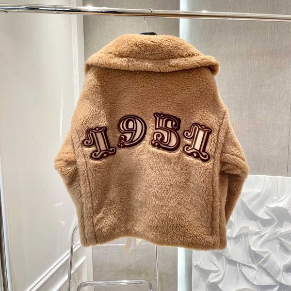 winter wool jacket womens woolen coat letter embroidered windbreaker max designer coats women warm cardigan jackets, Black
winter wool jacket womens woolen coat letter embroidered windbreaker max designer coats women warm cardigan jackets, Black