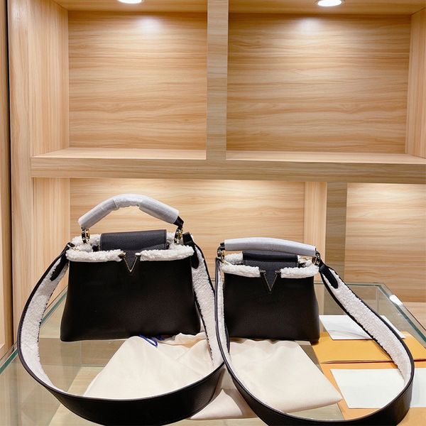 22ss New Fashion Winter Cross Body bag Women Teddy Messenger Bags Luxury Designer handbag Two Size, Black
22ss New Fashion Winter Cross Body bag Women Teddy Messenger Bags Luxury Designer handbag Two Size, Black