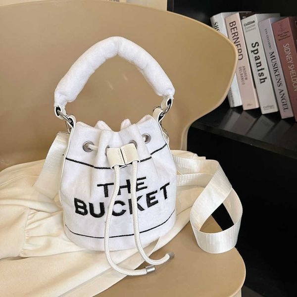 winter designer new plush bucket bag women fashion letter handbag fashion one shoulder messager crossbody bag, Red;black
winter designer new plush bucket bag women fashion letter handbag fashion one shoulder messager crossbody bag, Red;black