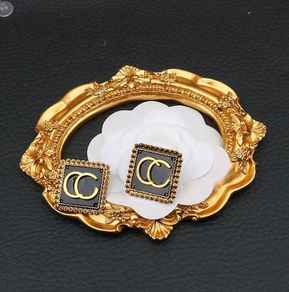 brand simple women luxury designer stud crystal rhinestone metal gold g letter earrings for girls lovers jewelry gifts wholesale, Golden;silver
brand simple women luxury designer stud crystal rhinestone metal gold g letter earrings for girls lovers jewelry gifts wholesale, Golden;silver
