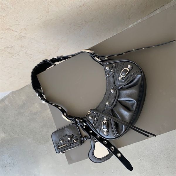 designer bag 7a designer shoulder bag women luxury bags handbag le cagole tote love heart black sacoche for girls stylish crocodile embossed
designer bag 7a designer shoulder bag women luxury bags handbag le cagole tote love heart black sacoche for girls stylish crocodile embossed