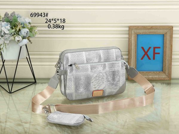 luxurys designer men leather trio messenger bags shoulder make up bag women handbag tote backpack boys girls wallets
luxurys designer men leather trio messenger bags shoulder make up bag women handbag tote backpack boys girls wallets