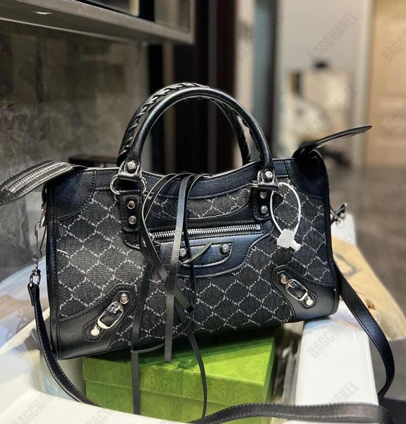 designer motorcycle bags satchel womens handbag large capacity grade double letter printing cross body shoulder bag fashion travel bag
designer motorcycle bags satchel womens handbag large capacity grade double letter printing cross body shoulder bag fashion travel bag