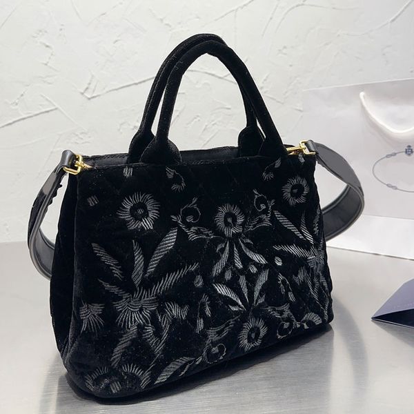 shoulder tote bag crossbody bag women handbag purse embroidery floral quilting plain thread metal letters detachable strap large capacity ha
shoulder tote bag crossbody bag women handbag purse embroidery floral quilting plain thread metal letters detachable strap large capacity ha