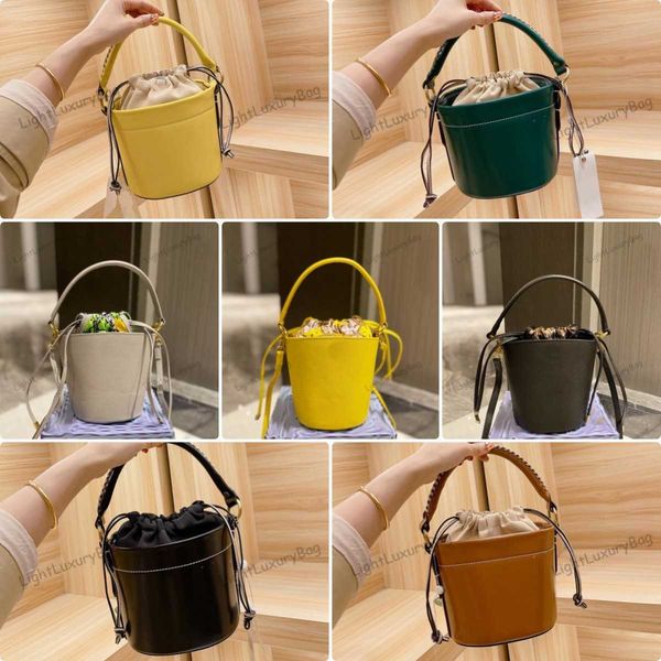 bucket bag mirror quality designer crossbody shoulder tote leather high capacity handbag for women classic famous brand shopping purse221214
bucket bag mirror quality designer crossbody shoulder tote leather high capacity handbag for women classic famous brand shopping purse221214