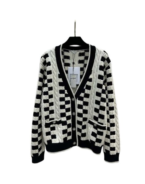 fried dough twist pattern checkerboard grain three-dimensional relief weaving black and white color matching full screen premium classic v-n, White;black
fried dough twist pattern checkerboard grain three-dimensional relief weaving black and white color matching full screen premium classic v-n, White;black