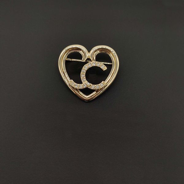 2023 luxury quality charm brooch with diamond and hollow design in 18k gold plated have box stamp ps7427a, Gray
2023 luxury quality charm brooch with diamond and hollow design in 18k gold plated have box stamp ps7427a, Gray