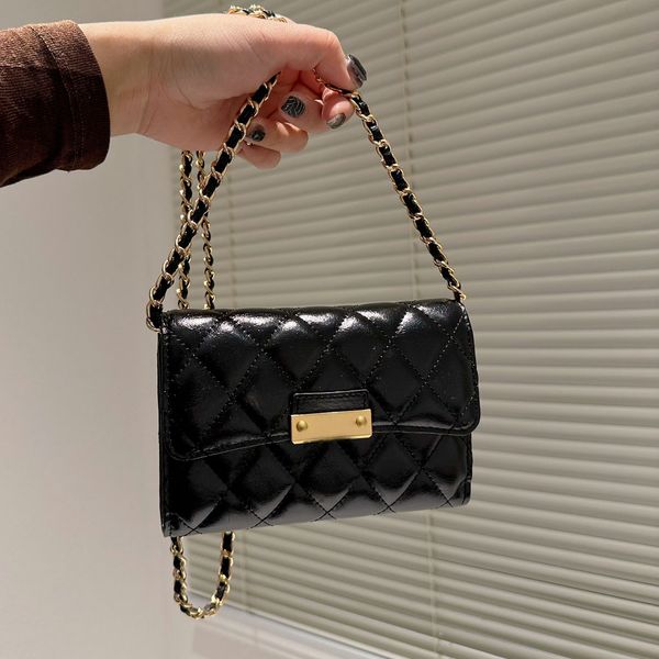 oil wax cowhide short wallets with leather chain mini crossbody card holder designer bags quilted matelasse vintage hardware multi pocket wo, Red;black
oil wax cowhide short wallets with leather chain mini crossbody card holder designer bags quilted matelasse vintage hardware multi pocket wo, Red;black