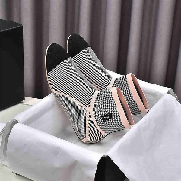 luxury design boots channel fashion women retro decoration winter warm snow non slip high heel martin knight tassel casual socks boots 07-01, Black
luxury design boots channel fashion women retro decoration winter warm snow non slip high heel martin knight tassel casual socks boots 07-01, Black