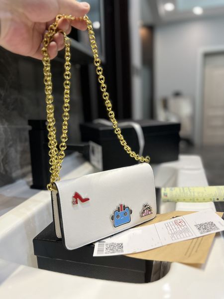 2022 designer's small classic portable shoulder bag romantic representative of fashion trend
2022 designer's small classic portable shoulder bag romantic representative of fashion trend