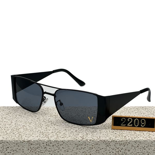retro metal square sunglasses outdoor street personality eyewear designer mens womens sunglass with box, White;black
retro metal square sunglasses outdoor street personality eyewear designer mens womens sunglass with box, White;black