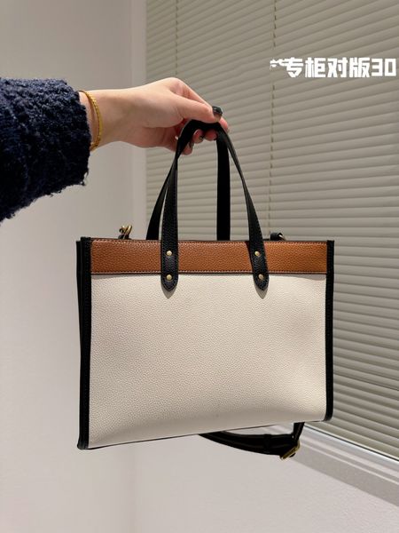 2022 designer white fashionable classic portable shoulder bag makes you have a girly feeling
2022 designer white fashionable classic portable shoulder bag makes you have a girly feeling