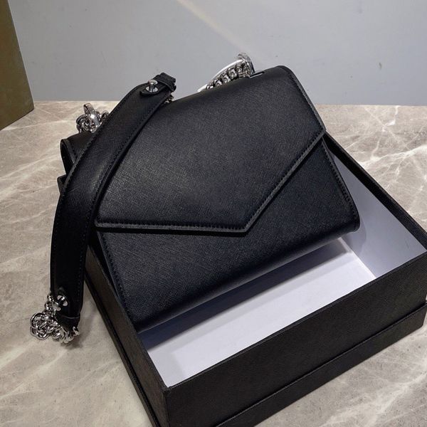 monochrome saffiano leather bag magnetic flap closure designer handbag removable woven tape shoulder strap embroidered shoulder bags nylon c
monochrome saffiano leather bag magnetic flap closure designer handbag removable woven tape shoulder strap embroidered shoulder bags nylon c