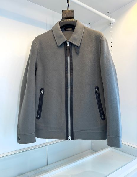 2022 new men's cashmere jacket luxury brand quality design double zip splice cow leather coats, Black;brown
2022 new men's cashmere jacket luxury brand quality design double zip splice cow leather coats, Black;brown