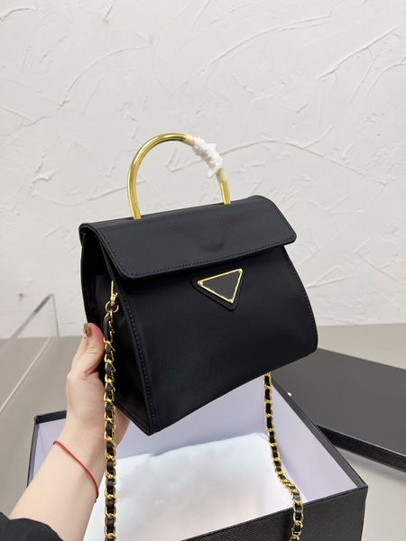 p fashion handbag shoulder luxury designer bag metal chain and silver women's new underarm fashion envelope 7a gold hand ring vintage c
p fashion handbag shoulder luxury designer bag metal chain and silver women's new underarm fashion envelope 7a gold hand ring vintage c