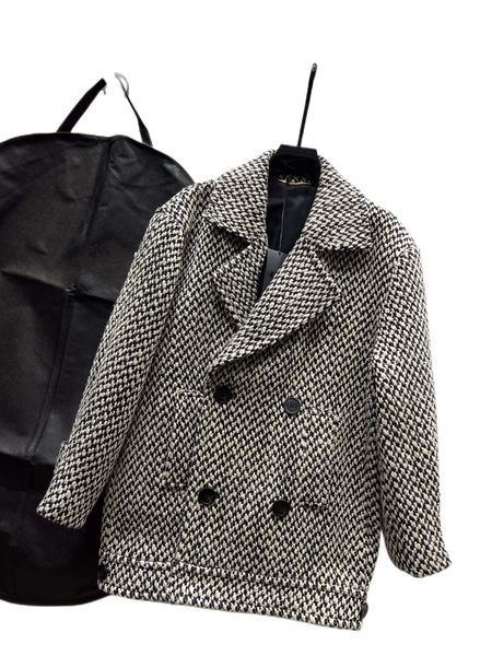 women's outerwear & coatsthe new woolen coat is retro and fashionable, Black;brown
women's outerwear & coatsthe new woolen coat is retro and fashionable, Black;brown