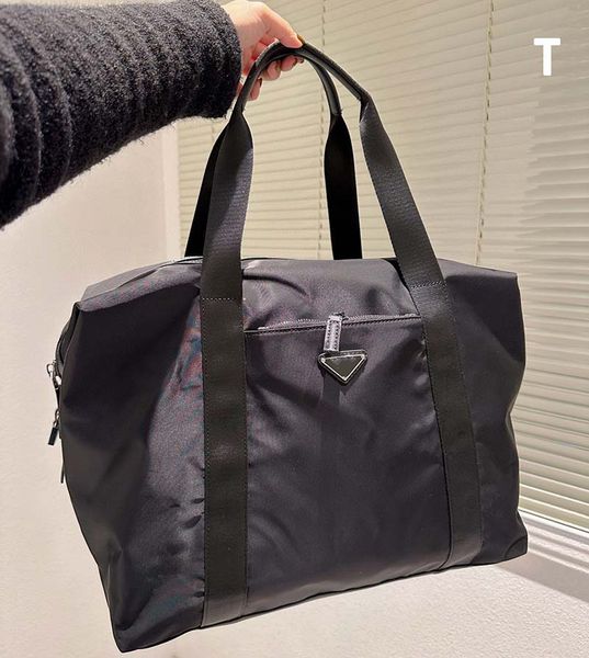 new single shoulder travel bag large capacity cross body fitness bag for men and women short distance luggage bag
new single shoulder travel bag large capacity cross body fitness bag for men and women short distance luggage bag