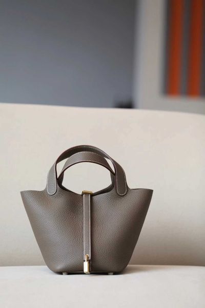h designer handbags h picotin bags french hand made wax thread head layer togo leather vegetable basket portable women s bag cvn 29oh
h designer handbags h picotin bags french hand made wax thread head layer togo leather vegetable basket portable women s bag cvn 29oh