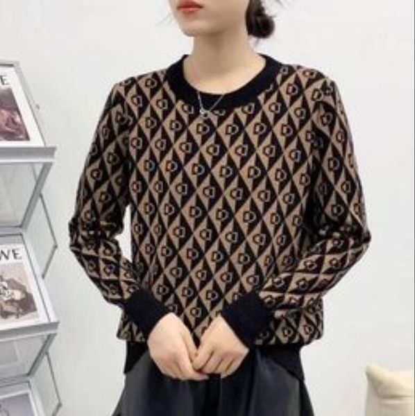 woman designer sweaters round neck stripe sweaters knitted long sleeved cardigan fashion casual shirts, White;black
woman designer sweaters round neck stripe sweaters knitted long sleeved cardigan fashion casual shirts, White;black