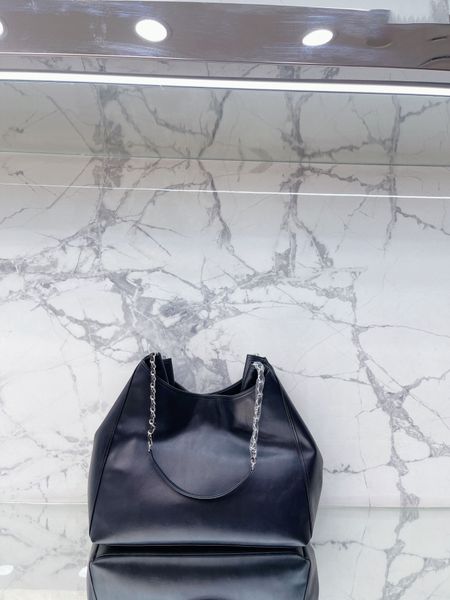 5a luxuries designer women bag totes bags handbag single shoulder bag black crossbody shopping chain purse autumn winter 2023
5a luxuries designer women bag totes bags handbag single shoulder bag black crossbody shopping chain purse autumn winter 2023