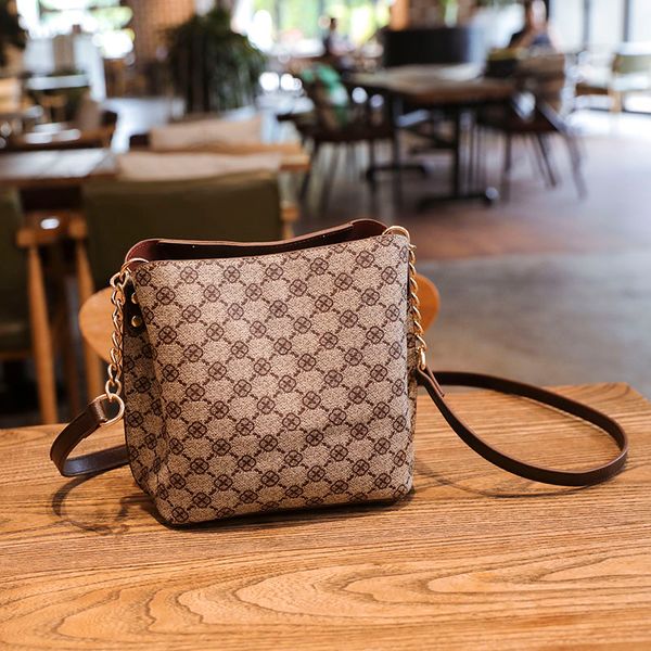 fashion small bucket shoulder bag for women new luxury sling chain strap women crossbody bags vintage leather ladies handbags
fashion small bucket shoulder bag for women new luxury sling chain strap women crossbody bags vintage leather ladies handbags