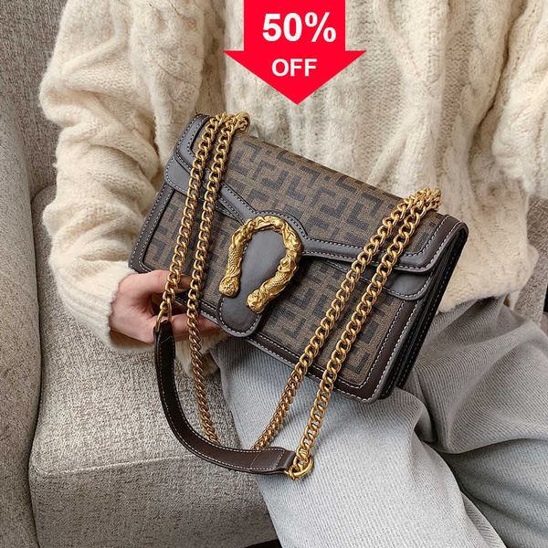 fashion designer bags women's bag 2022 fashion chain single shoulder msenger bag versatile letter small square s clutch bags for women
fashion designer bags women's bag 2022 fashion chain single shoulder msenger bag versatile letter small square s clutch bags for women