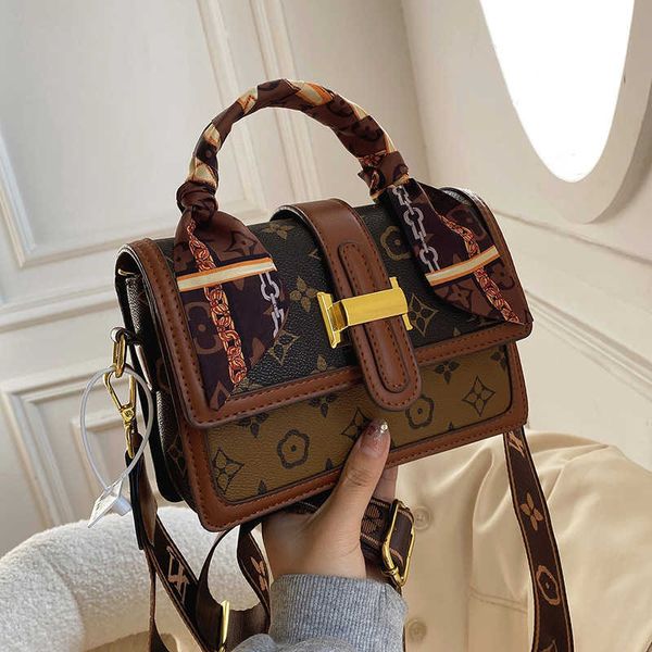 l family women's bag 2022 new fashion atmosphere single shoulder diagonal cross portable silk scarf pu small square women
l family women's bag 2022 new fashion atmosphere single shoulder diagonal cross portable silk scarf pu small square women