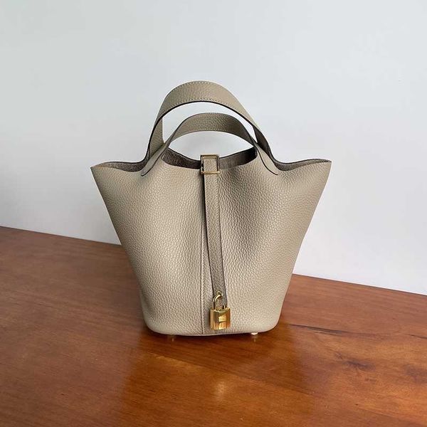 designer handbags herme picotin bags high end togo leather tc wax thread sewing 18 small vegetable basket bag portable bucket women's b
designer handbags herme picotin bags high end togo leather tc wax thread sewing 18 small vegetable basket bag portable bucket women's b